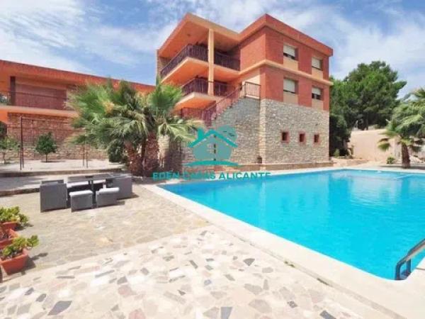 Casa independiente en calle de Juan Pamblanco Ayela