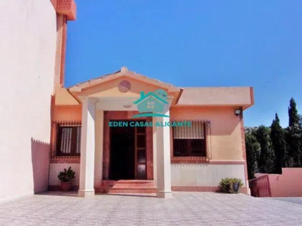 Casa independiente en calle de Juan Pamblanco Ayela