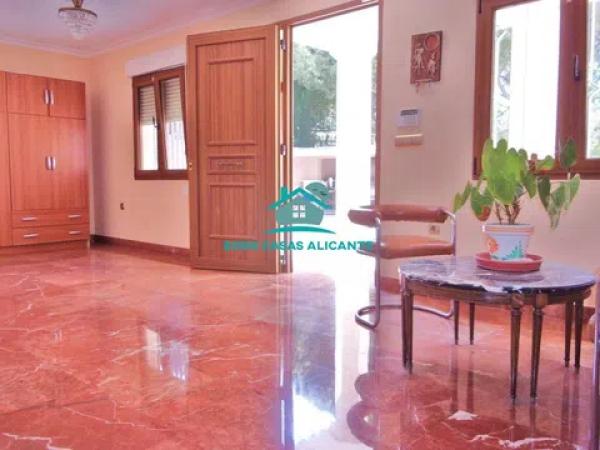 Casa independiente en calle de Juan Pamblanco Ayela