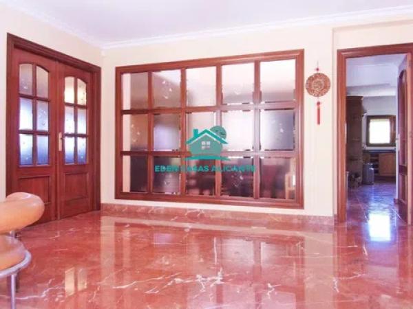 Casa independiente en calle de Juan Pamblanco Ayela