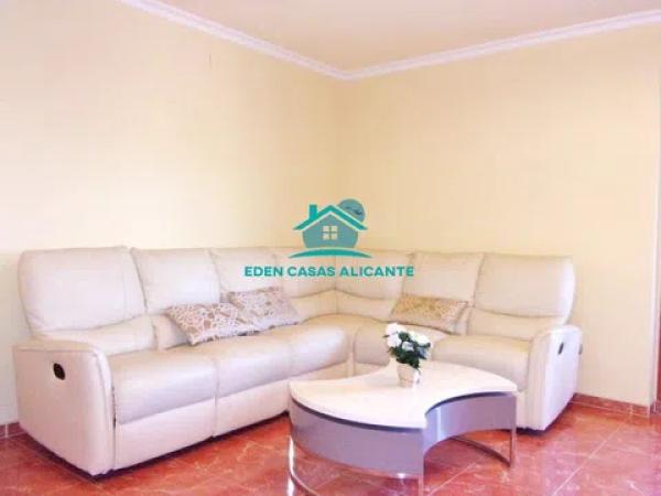 Casa independiente en calle de Juan Pamblanco Ayela