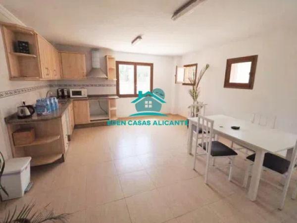 Casa independiente en calle de Juan Pamblanco Ayela