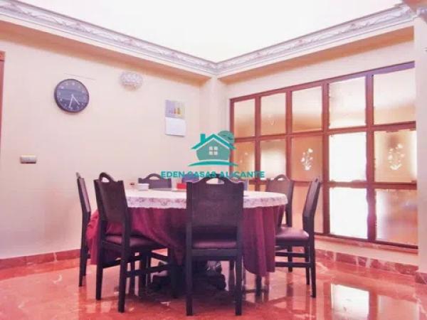 Casa independiente en calle de Juan Pamblanco Ayela