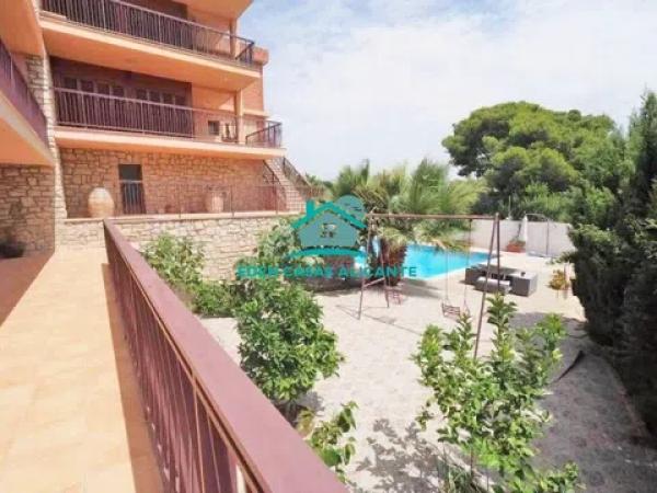 Casa independiente en calle de Juan Pamblanco Ayela