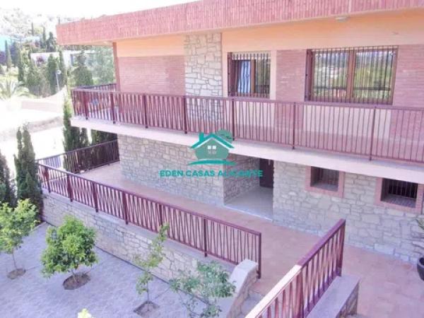 Casa independiente en calle de Juan Pamblanco Ayela