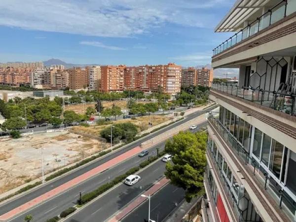 Piso en avenida de Denia