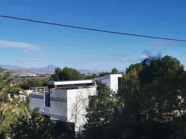 Casa independiente en calle Publicista Víctor Viñés