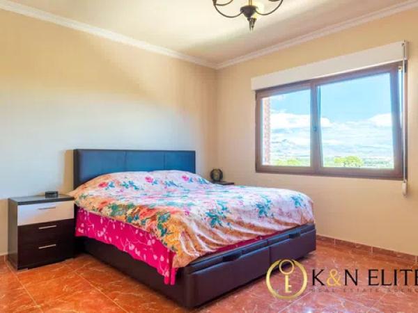 Casa independiente en calle Hermanos Álvarez Quintero