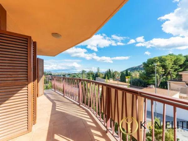 Casa independiente en calle Hermanos Álvarez Quintero
