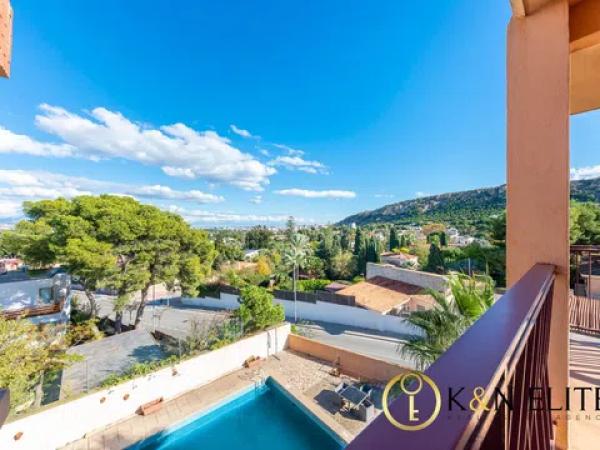 Casa independiente en calle Hermanos Álvarez Quintero