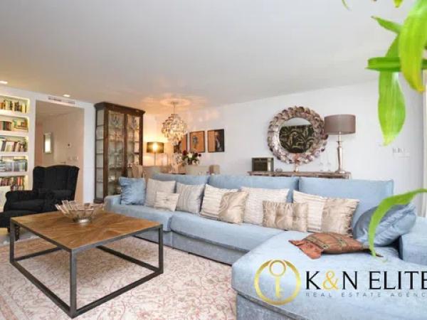 Chalet pareado en calle Pez Espada