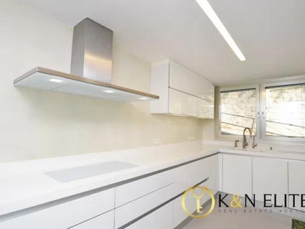 Chalet pareado en calle Pez Espada