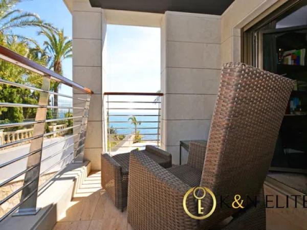 Chalet pareado en calle Pez Espada