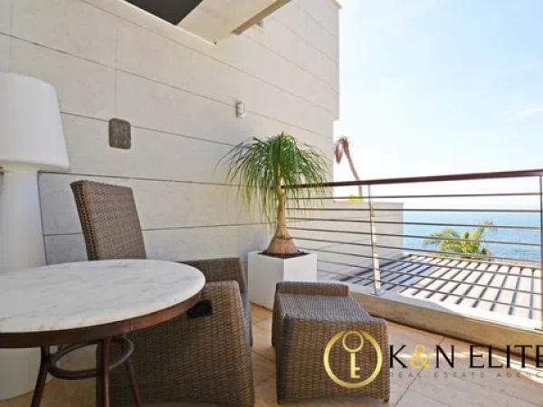 Chalet pareado en calle Pez Espada