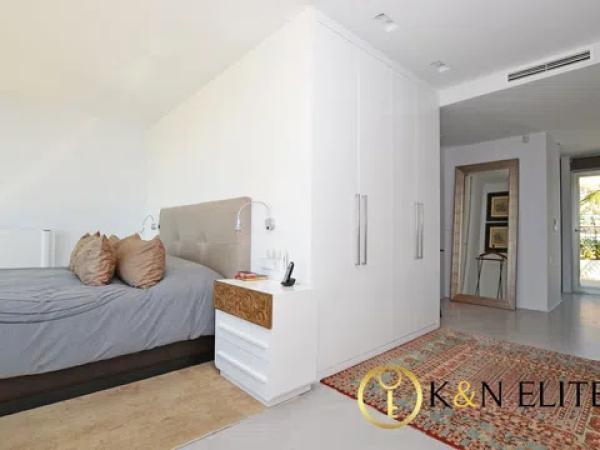 Chalet pareado en calle Pez Espada