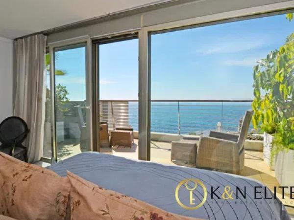 Chalet pareado en calle Pez Espada