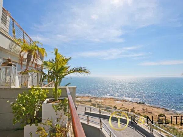 Chalet pareado en calle Pez Espada