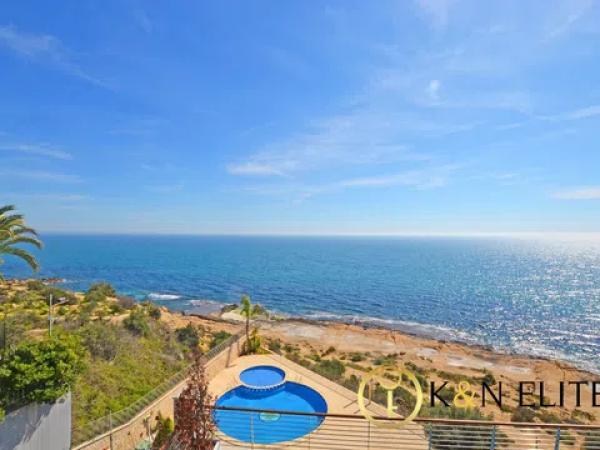 Chalet pareado en calle Pez Espada