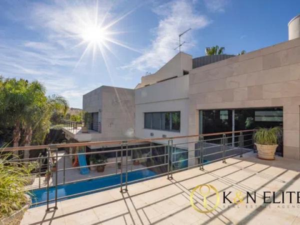 Casa independiente en calle Enric Valor, 8