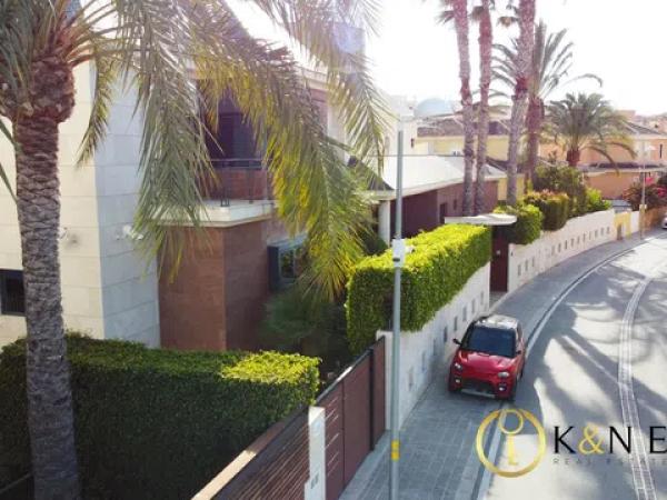 Casa independiente en calle Enric Valor, 8