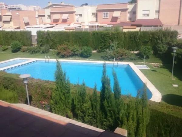 Chalet adosado en calle Britania, 13