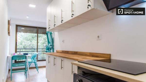 Double room for rent, 5-bedroom apartment, El Pla del Real