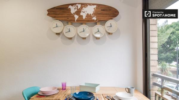 Double room for rent, 5-bedroom apartment, El Pla del Real