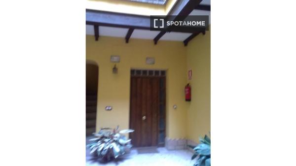 Piso de 2 dormitorios en alquiler en Sevilla