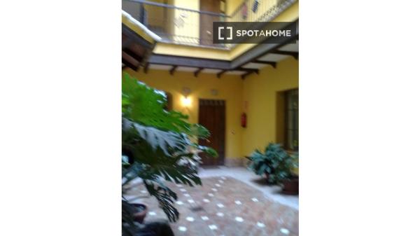 Piso de 2 dormitorios en alquiler en Sevilla