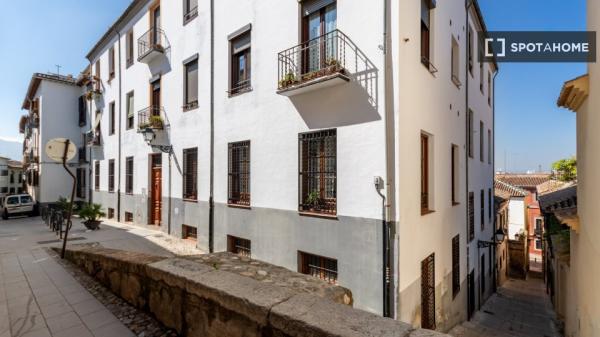 Apartamento completo de 2 dormitorios en Granada