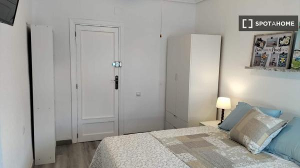Se alquila habitación en piso compartido en Valencia