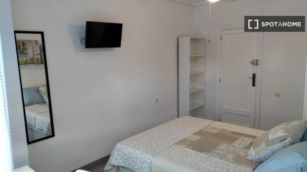 Se alquila habitación en piso compartido en Valencia