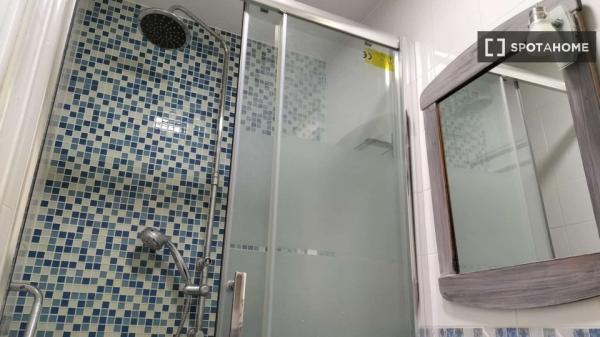 Se alquila habitación en piso compartido en Valencia