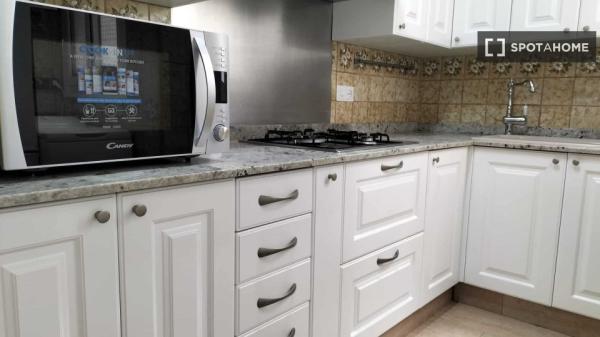 Se alquila habitación en piso compartido en Valencia