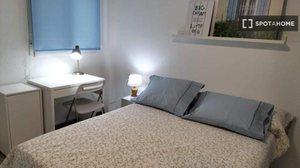 Se alquila habitación en piso compartido en Valencia