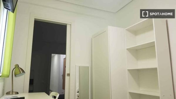 Se alquila habitación en piso compartido en Valencia