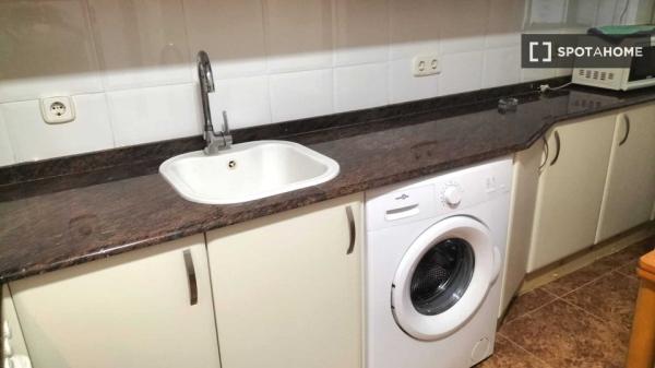 Se alquila habitación en piso compartido en Valencia