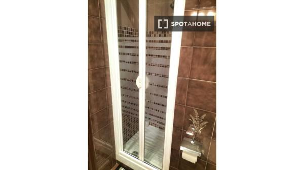 Se alquila habitación en piso compartido en Valencia