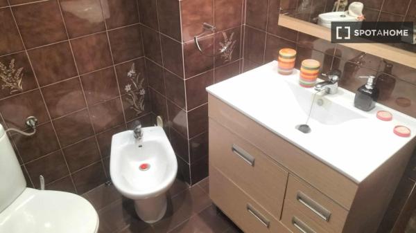 Se alquila habitación en piso compartido en Valencia