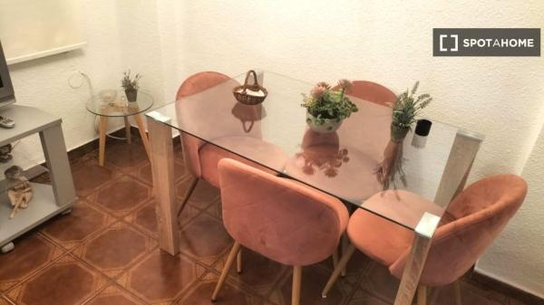 Se alquila habitación en piso compartido en Valencia