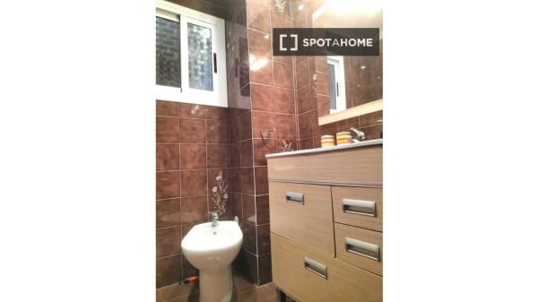 Se alquila habitación en piso compartido en Valencia