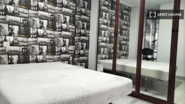 Se alquila habitación en piso compartido en Valencia