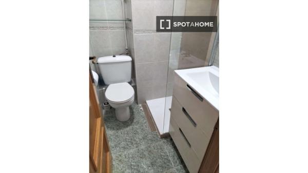 Se alquila habitación en piso compartido en Valencia