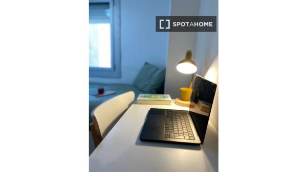 Habitación en piso compartido en terrassa.