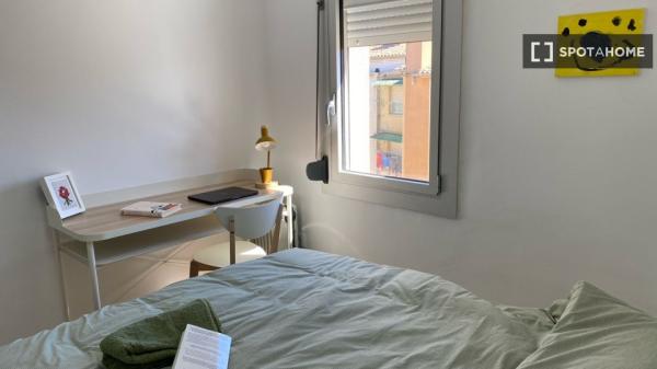 Habitación en piso compartido en terrassa.