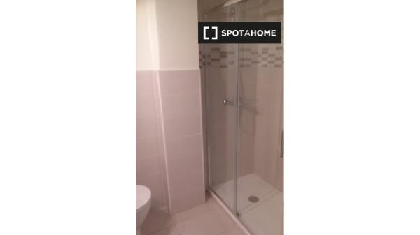 Room for rent in a 3-bedroom apartment in Pamplona