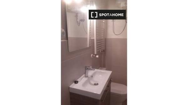 Room for rent in a 3-bedroom apartment in Pamplona