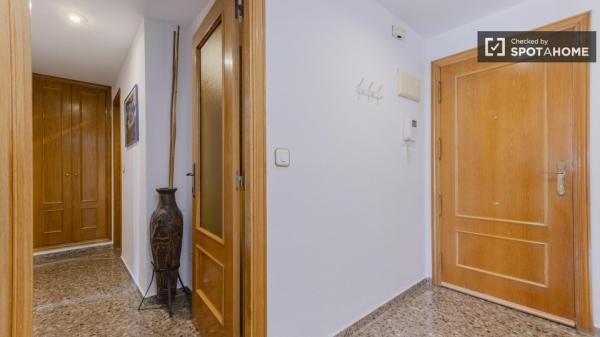 Apartamento de 2 dormitorios en alquiler en Valencia