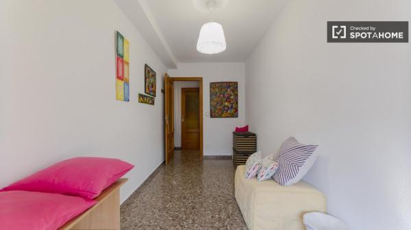 Apartamento de 2 dormitorios en alquiler en Valencia