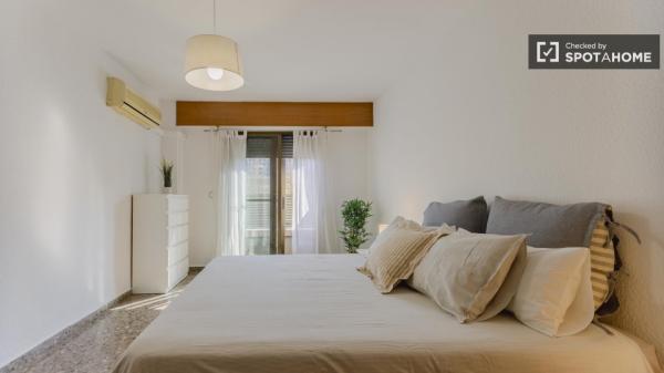 Apartamento de 2 dormitorios en alquiler en Valencia